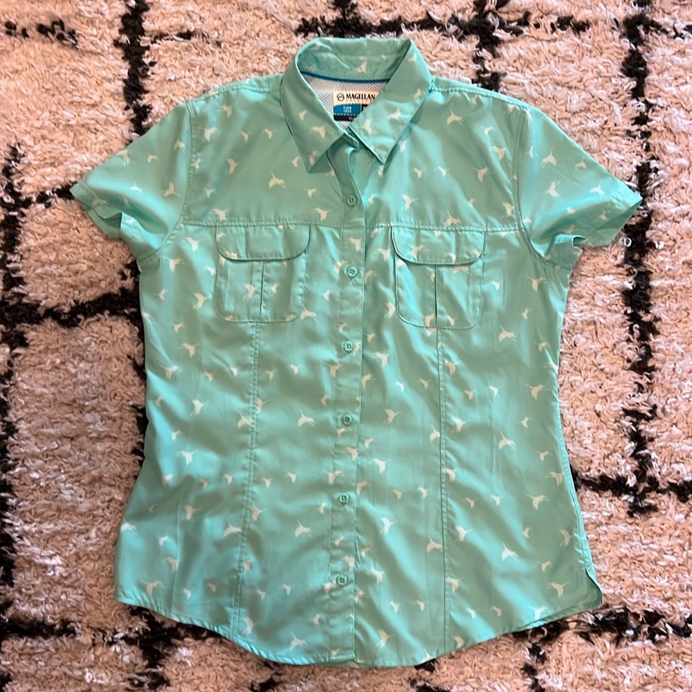 Gently used Magellan classic fit fish gear shirt